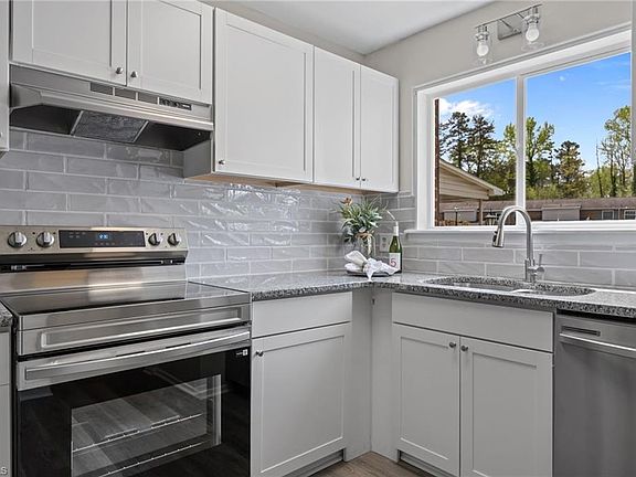 4th image of 2218 Shadow Valley Rd APT B