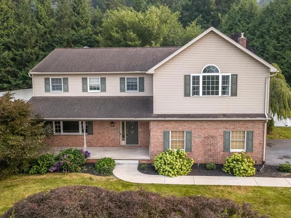 1328 Edgewood Dr, East Earl, PA 17519