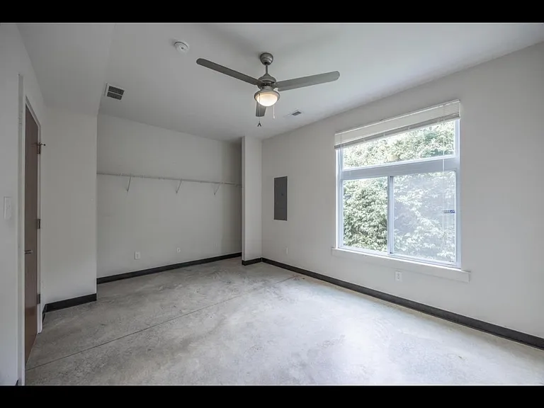 943 McClanahan Ln — Photo 18