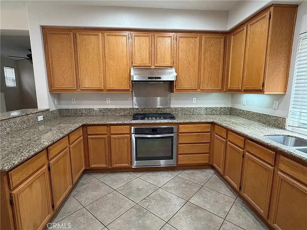 3 bed, 2.5 bath, 1836 sqft, $3,680 — Photo 4