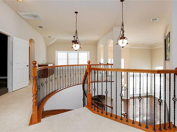 3rd image of 1512 Branch Hollow Dr E