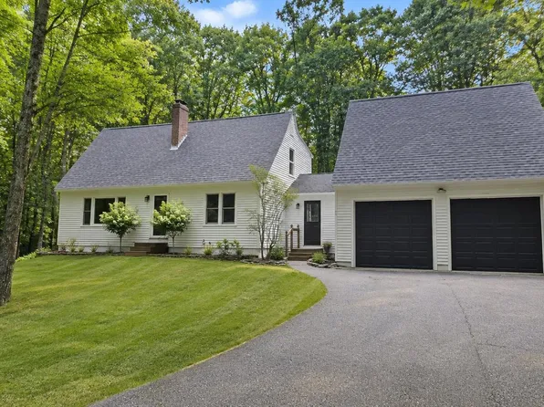 16 Moharimet Drive, Madbury, NH 03823