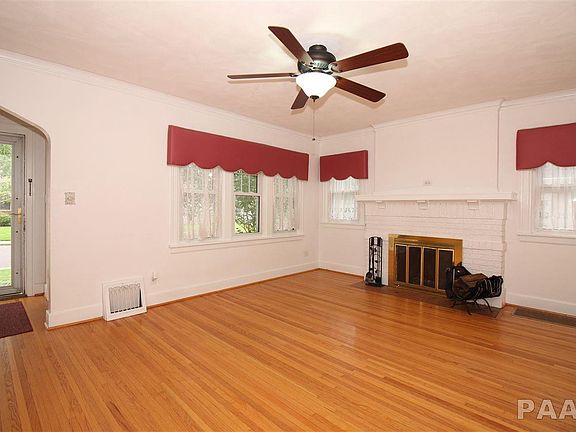 3rd image of 1119 E Elmhurst Ave