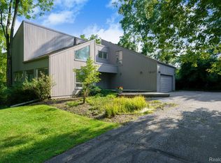 1907 Raymond Pl, Bloomfield Hills, MI