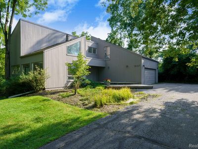 1907 Raymond Pl, Bloomfield Hills, MI, 48302