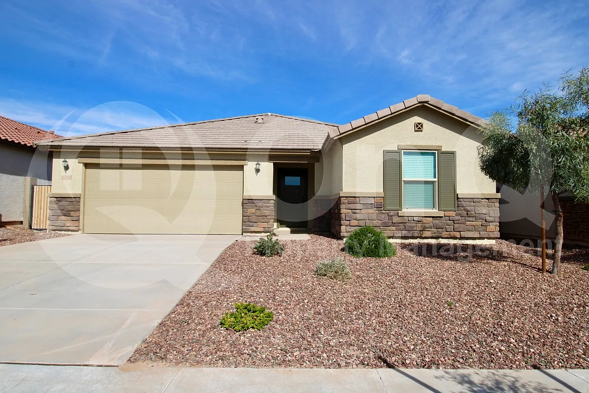 3 bed, 2.0 bath, 1888 sqft, $1,990 — Photo 1