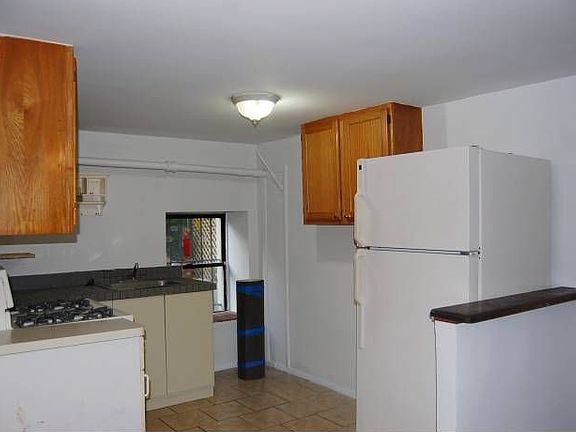 2nd image of 365 Saint Johns Pl #16