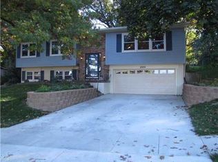 2059 Knollshire Rd NE, Cedar Rapids, IA 52402