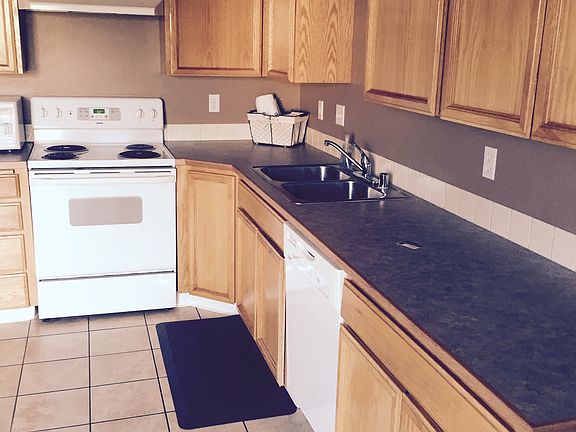 3rd image of 5811 Taft Dr