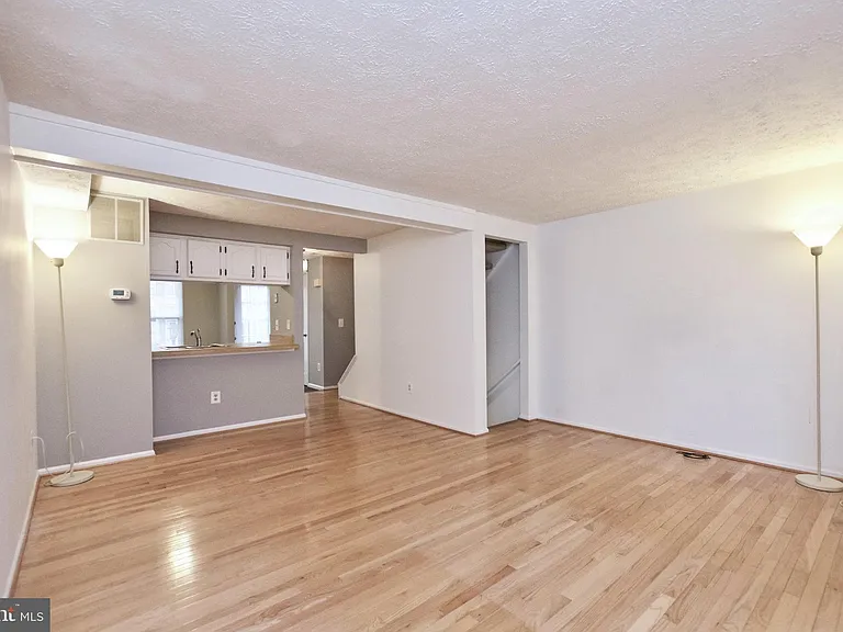 1915 Belmont Ridge Ct — Photo 12