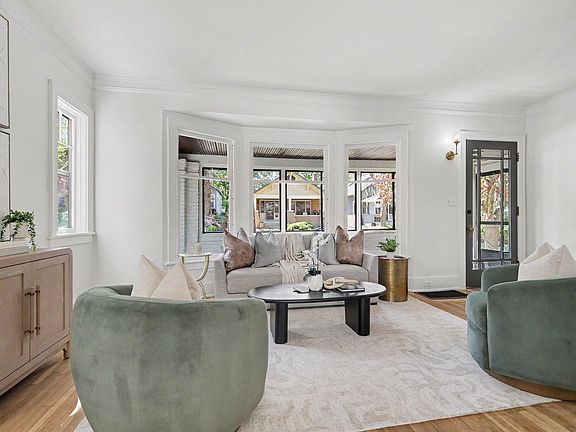 5th image of 40 Benjamin Ave SE