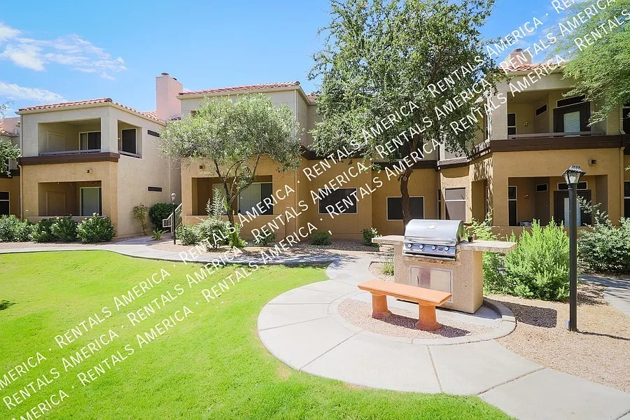 2 Bed 2 Bath Scottsdale Condo — Photo 4