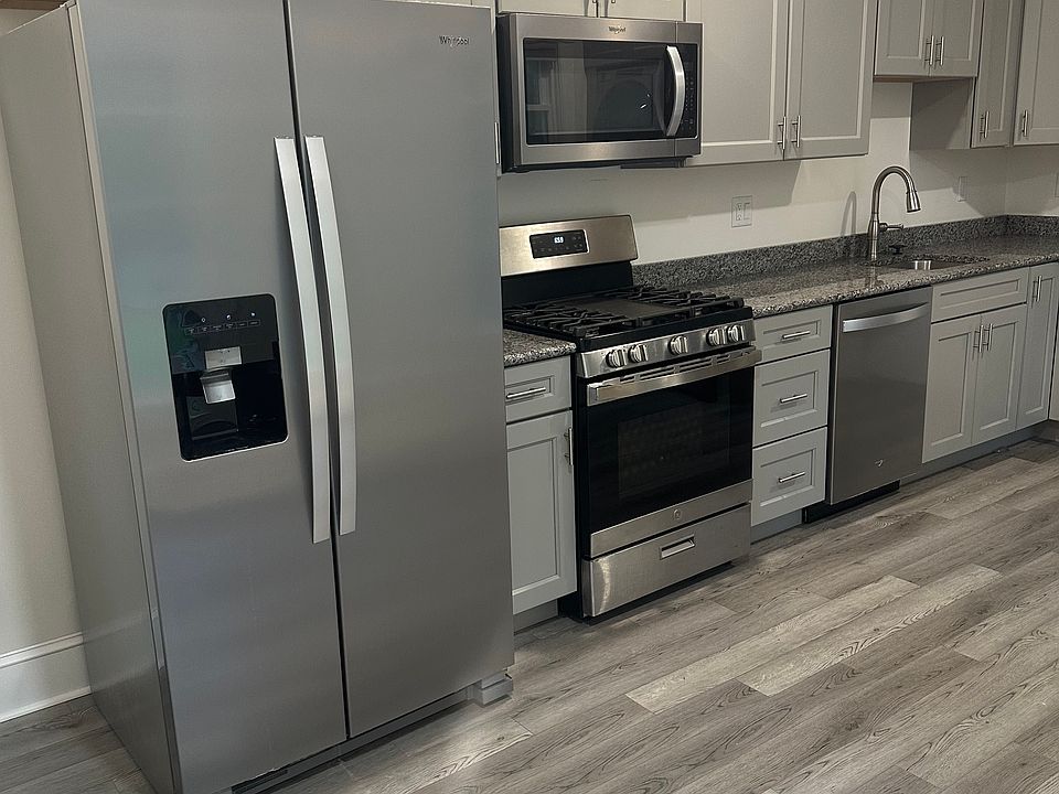 Kitchen - all new stainless steel appliances