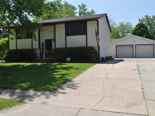 818 Troy Dr, Carroll, IA 51401