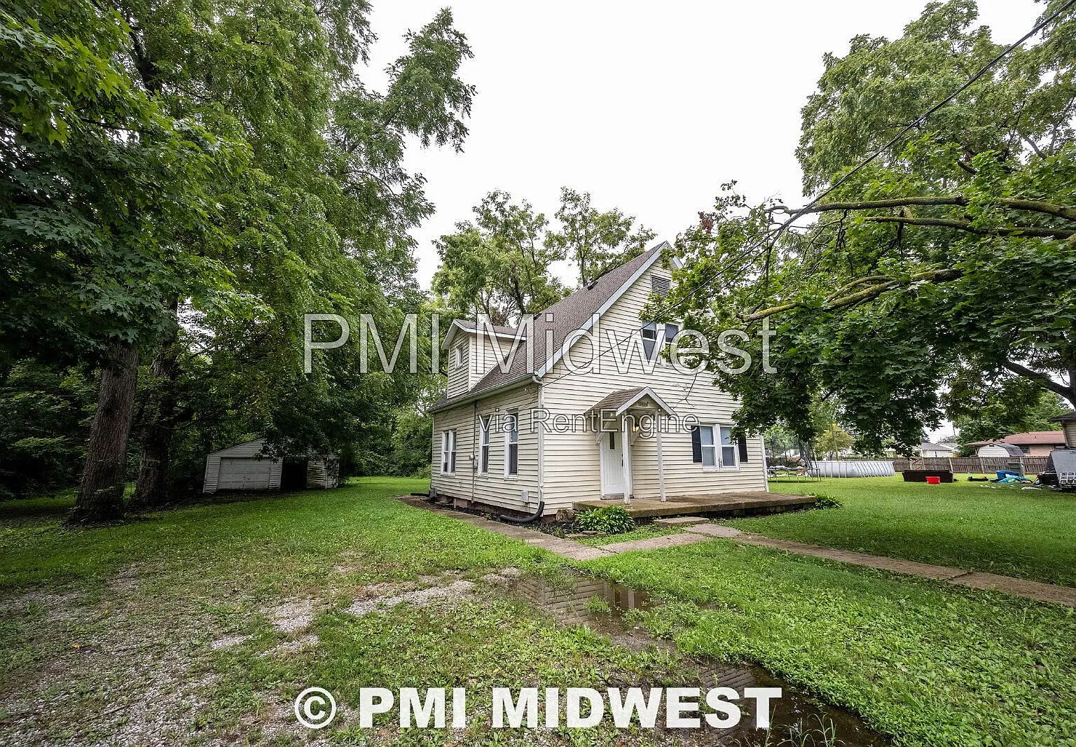 3 bed, 1.0 bath, 1264 sqft, $1,200 — Photo 1