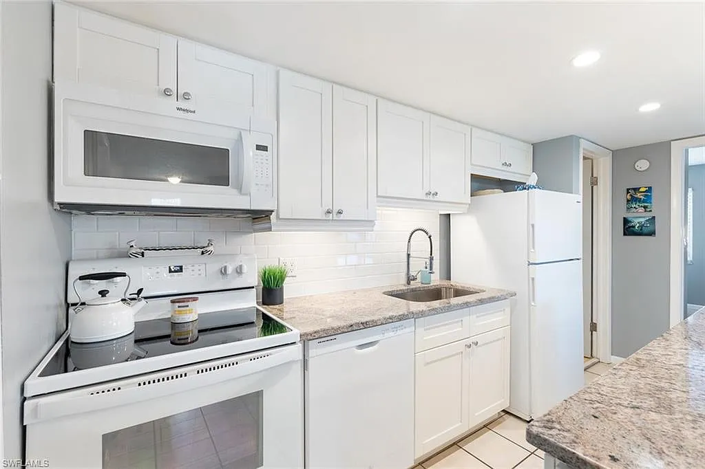2 bed, 2.0 bath, 1100 sqft, $1,800 — Photo 2