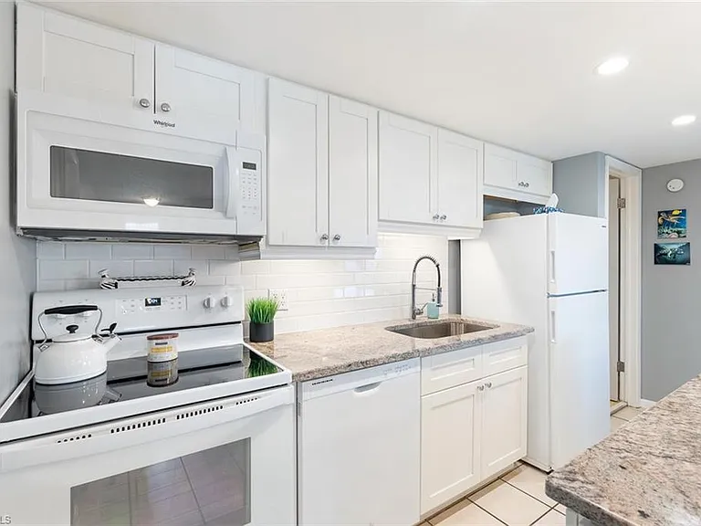 240 Palm Dr #48-1 — Photo 2