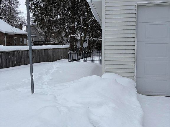 2nd image of 106 N Reinberg Ave