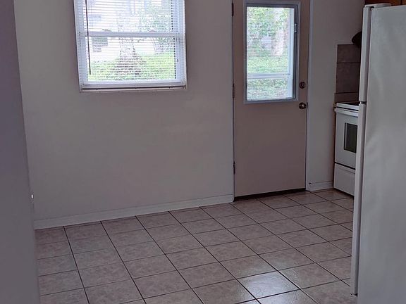3rd image of 1-835 N Grandview Ave #1