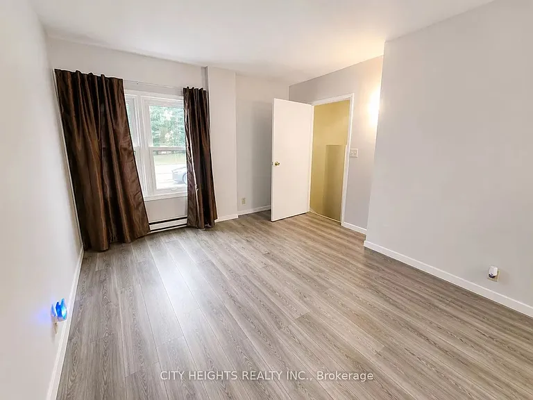 1102 Langlois Ave — Photo 7