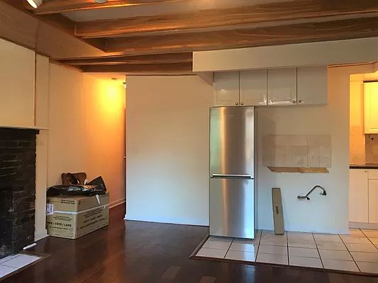 3rd image of 494 Hudson St APT 4