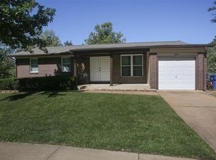 1275 Trails Dr, Fenton, MO 63026