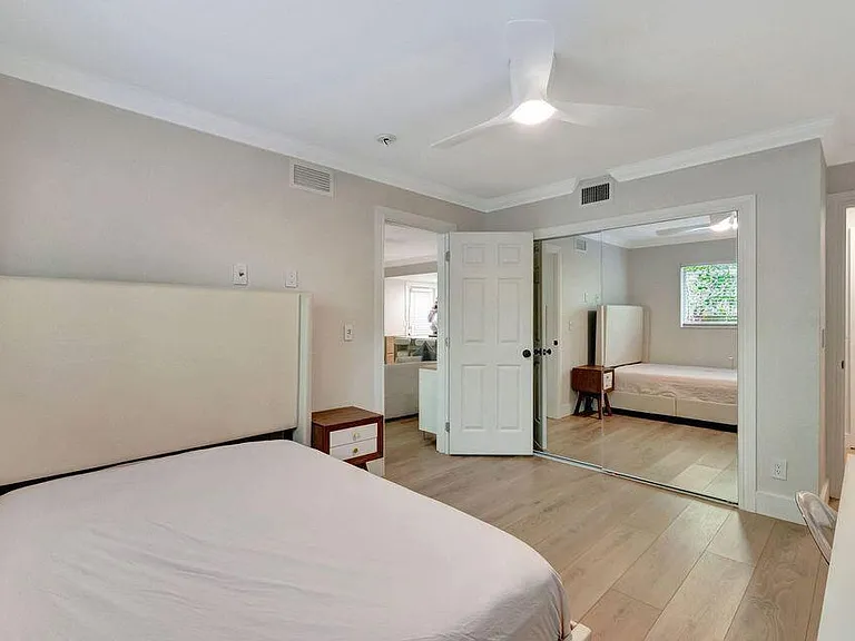 49 SE 7th Ave #2 — Photo 14