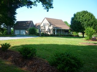 2383 Country Ln, Asheboro, NC 27205