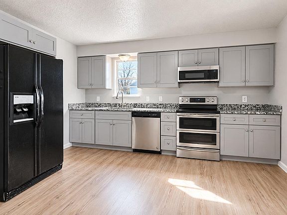 5th image of 303 E Austin Ave