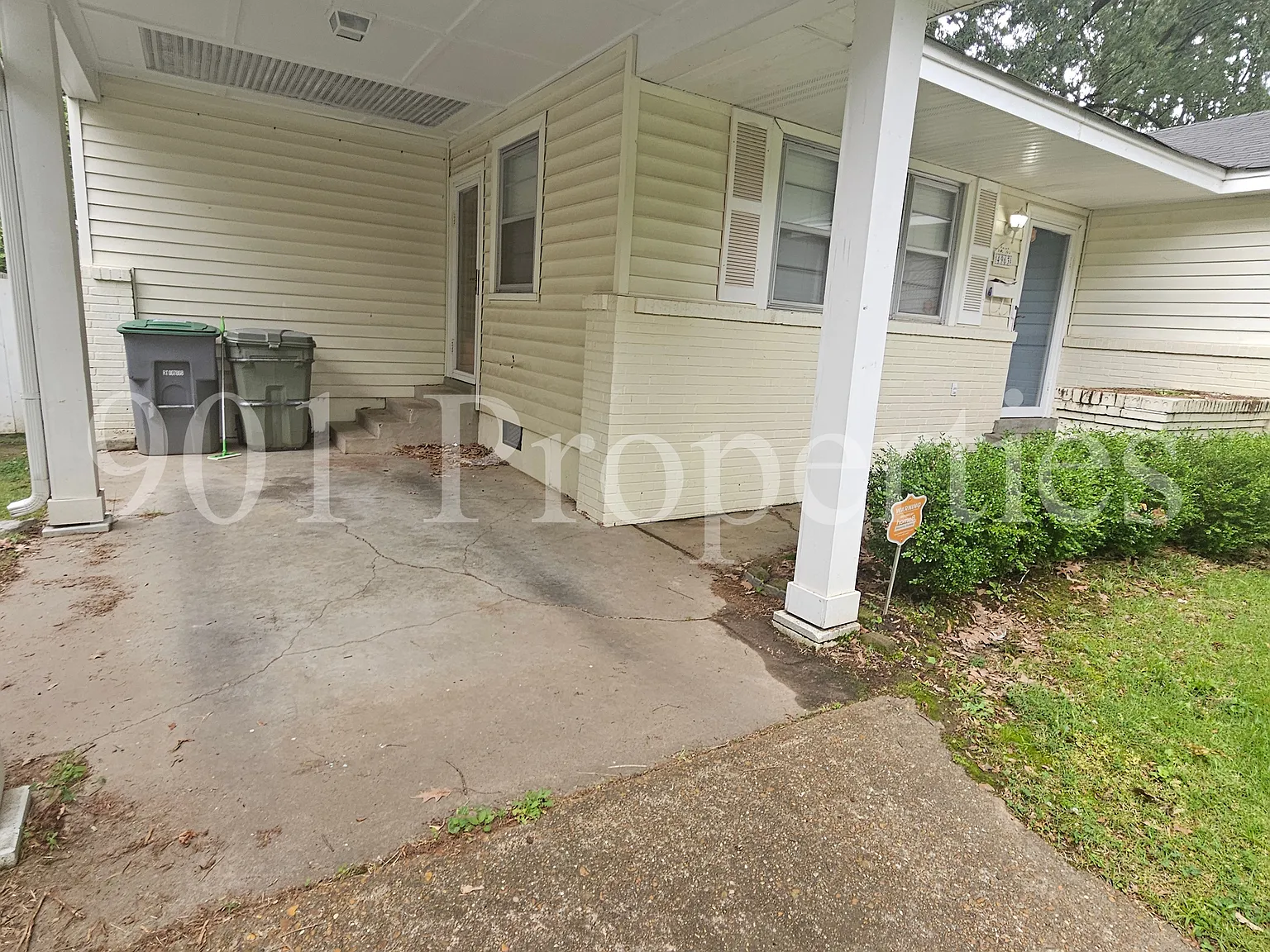 3 bed, 1200 sqft, $1,765 — Photo 2