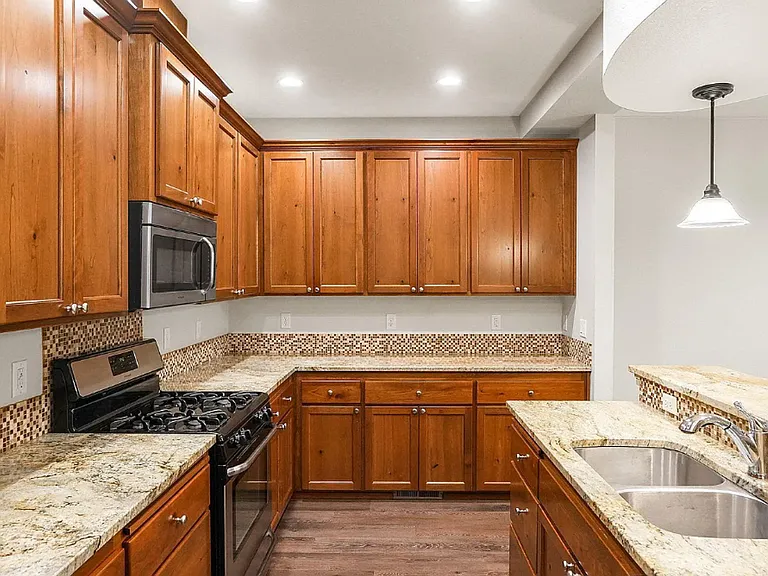 384 Market St NE — Photo 7