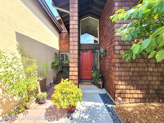 2nd image of 411 Montwood Cir