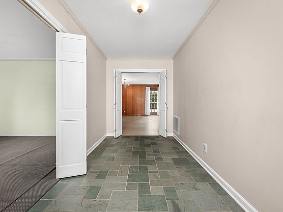 4th image of 327 Minerva Dr