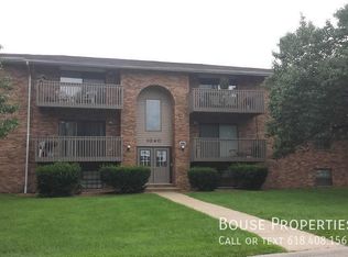 1040 Brookshire Ct APT 11, Belleville, IL 62221
