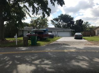 8570 SW 26th Pl, Davie, FL 33328