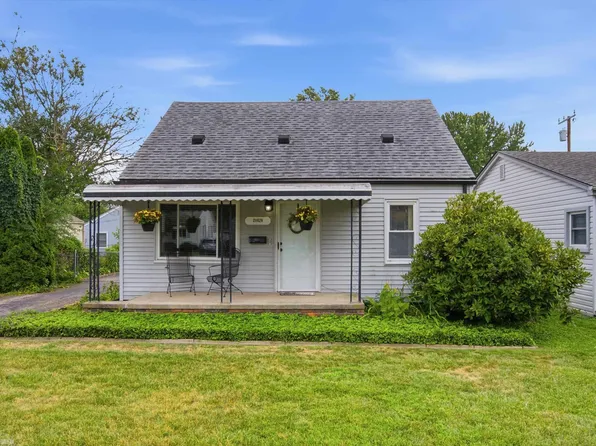 21626 Bon Heur St, Saint Clair Shores, MI 48081