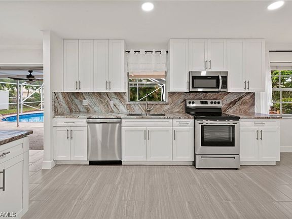 3rd image of 932 SW 52nd St