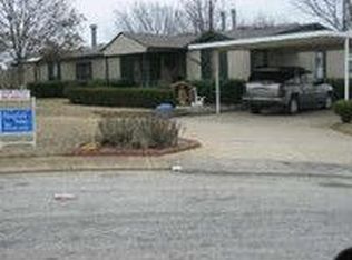 6336 S Highland Cir, Haltom City, TX 76117