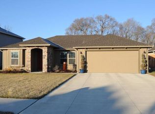209 Kaw Ct, Lawrence, KS 66044