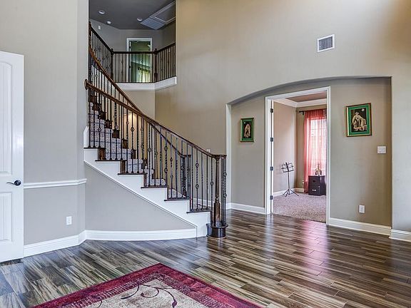 5th image of 207 Dakota Dr