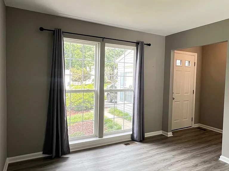 16 Emerald Dr — Photo 6