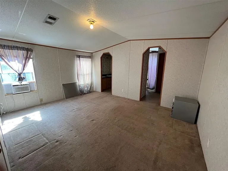 10429 Hudson Ave — Photo 20