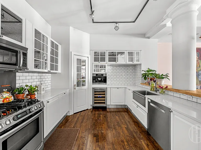 116 W 14th St #8N — Photo 9