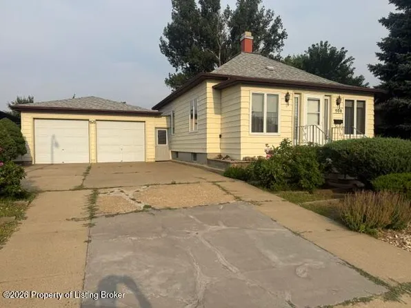 980 Sims St, Dickinson, ND 58601