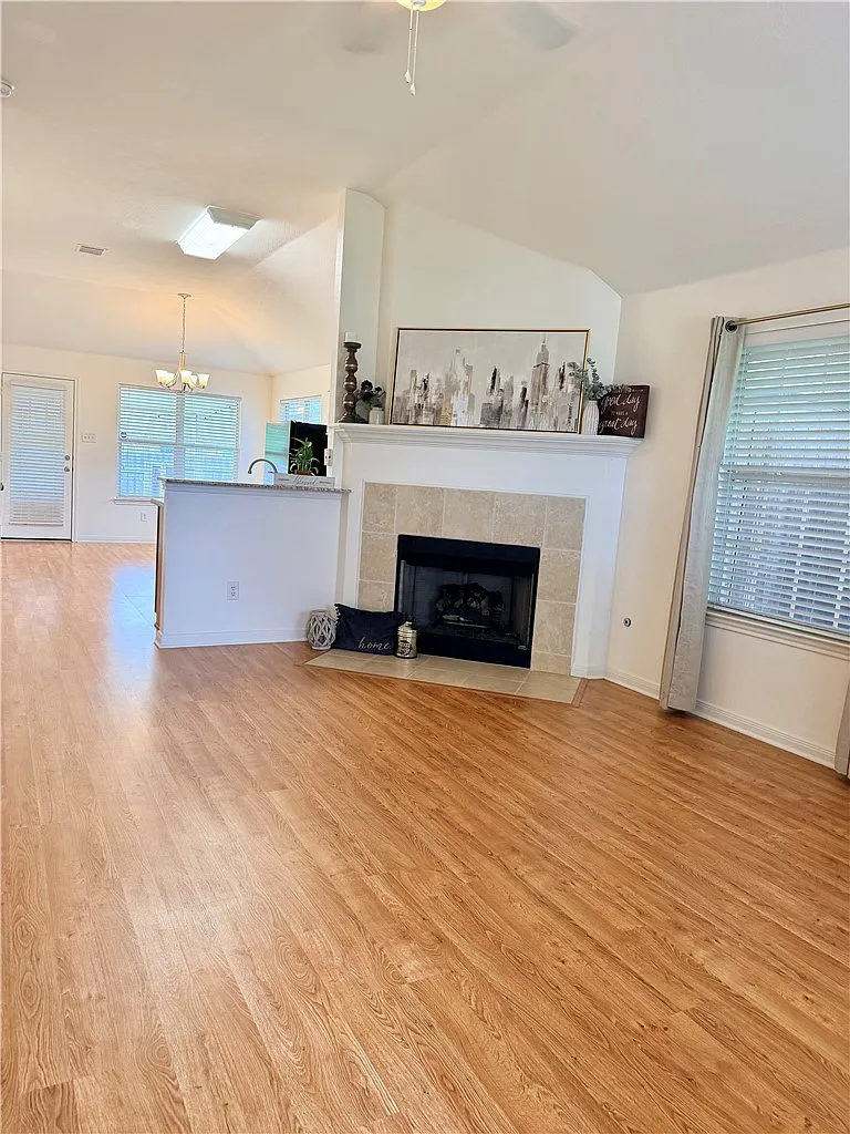 3 bed, 1314 sqft, $1,850 — Photo 3