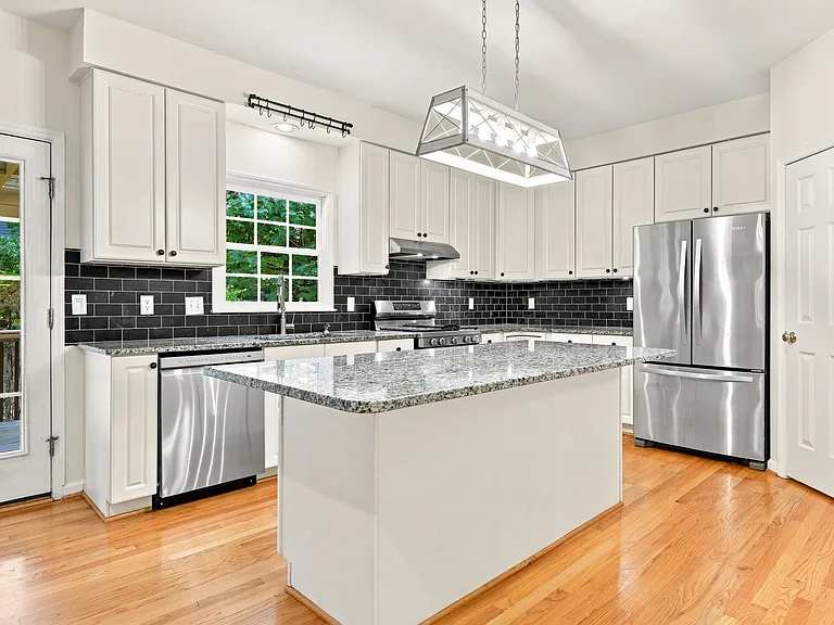 115 Lonebrook Dr — Photo 13