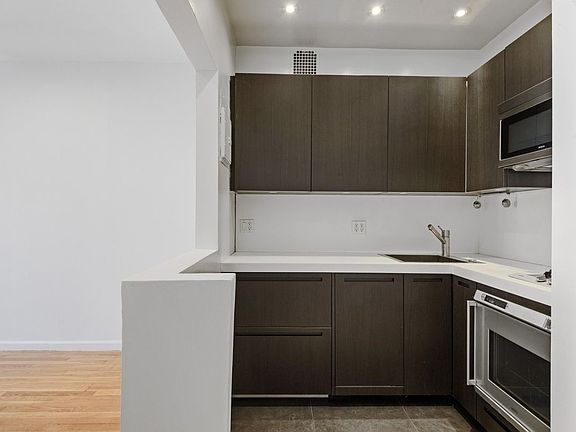 3rd image of 186 W 80th St APT 4E