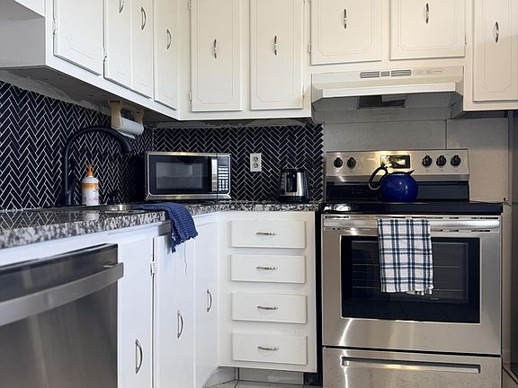 5th image of 2601 NE 3rd Ct #3030