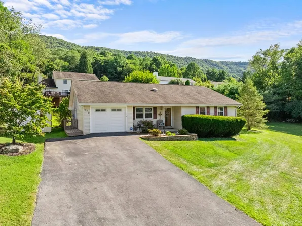 628 Oriole St, Bluefield, VA 24605