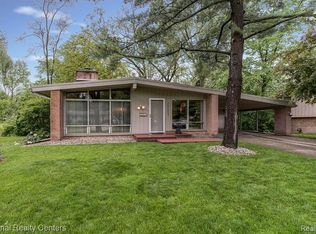 29553 Rock Creek Dr, Southfield, MI 48076